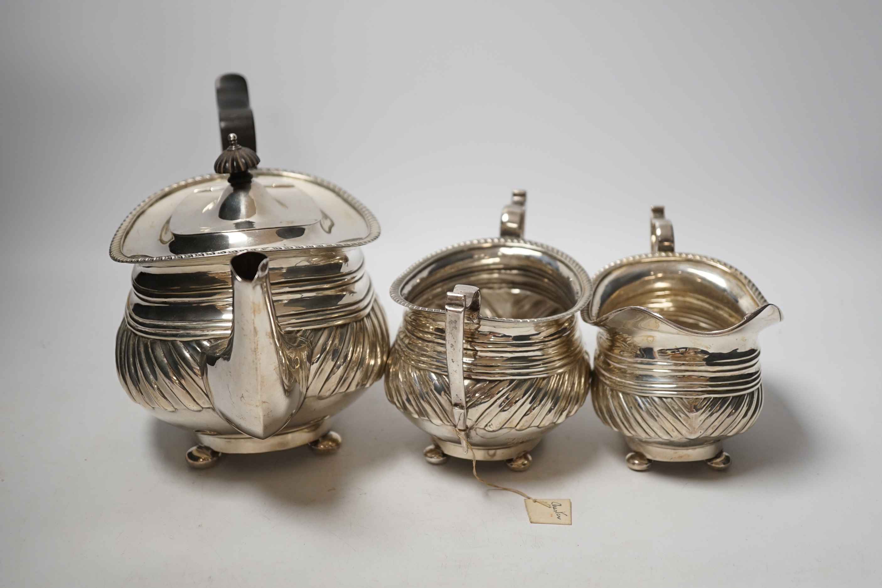 A George V demi fluted silver three piece tea set, Nathan & Hayes, Chester, 1913, gross weight 37.2oz.